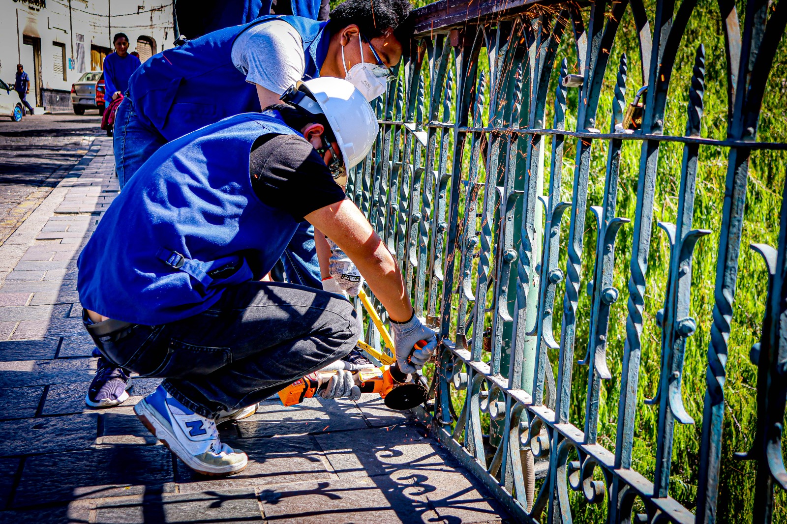 Retiran mil "candados del amor" del puente Bolognesi por graves daños estructurales